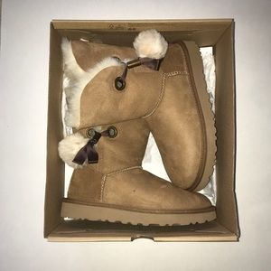 UGG NWOT Irina Star Charm Boot, Chestnut (US6)